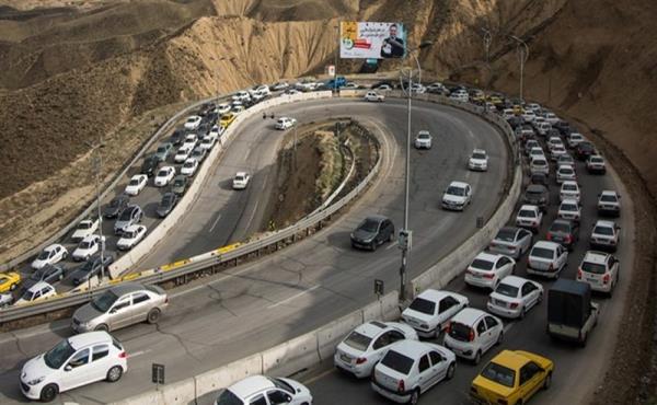 ترافیک سنگین در چالوس و هراز/گردوخاک در جاده‌های 3 استان