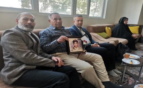 دیدار شماری از مدیران جهاد دانشگاهی فارس با خانواده شهید دانشجو