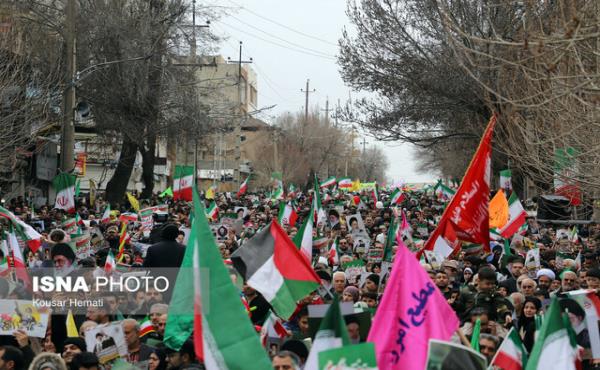 مدرس دانشگاه: راهپیمایی ۲۲بهمن امسال تداوم پیوند مستحکم ملت با انقلاب و رهبری را نشان داد