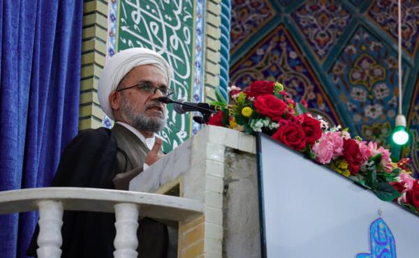 امام جمعه کرمان: باید آرامش را از رهبر معظم انقلاب یاد بگیریم